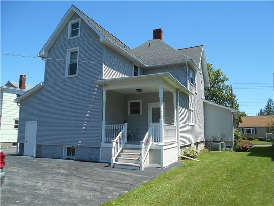 Exterior, Facade, Queen Anne Victorian