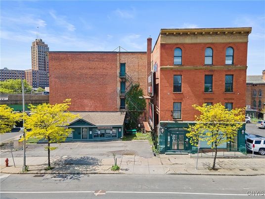 Exterior, Facade, Brick Facade, Rowhouse