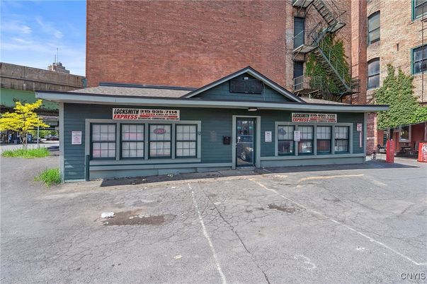 Exterior, Facade, Brick Facade, Cape Cod