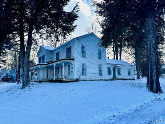 Backyard, Exterior, Facade, Queen Anne Victorian