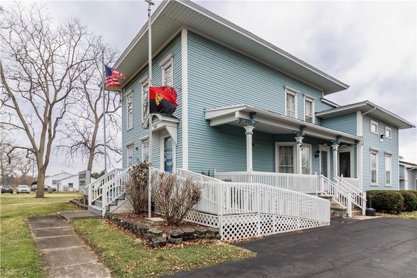Exterior, Facade, American Foursquare