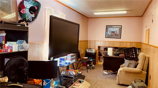 Home Office, Interior