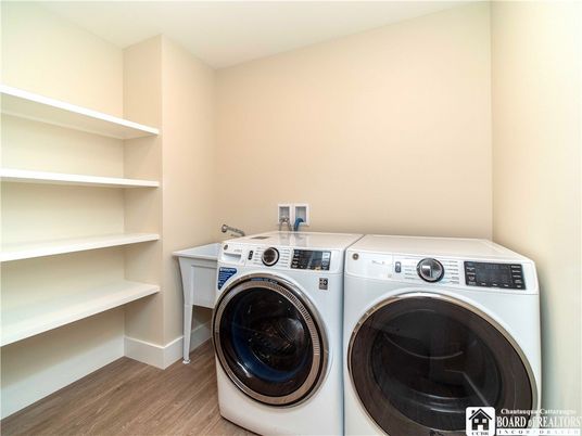 Interior, Washer, Wood Texture Flooring