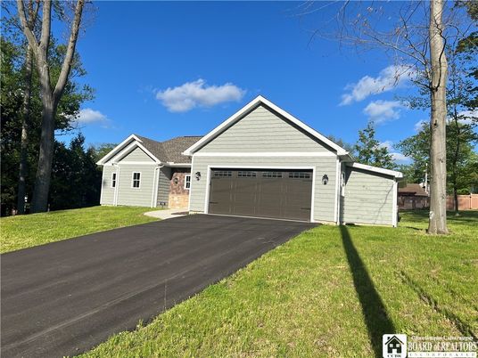 Attached, Exterior, Facade, Ranch