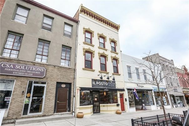 Exterior, Facade, Rowhouse