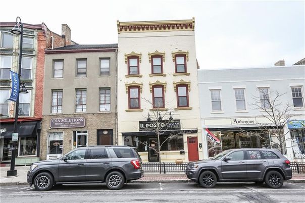 Exterior, Facade, Rowhouse