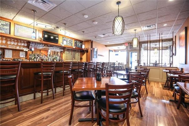 Dining room, Interior, Pendant Lights, Recessed Lighting, Wood Texture Flooring