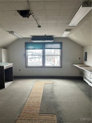 Empty room, Interior