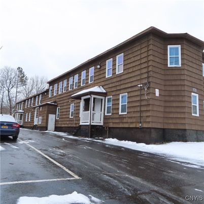 Exterior, Facade, Log Home