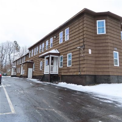 Exterior, Facade, Rowhouse