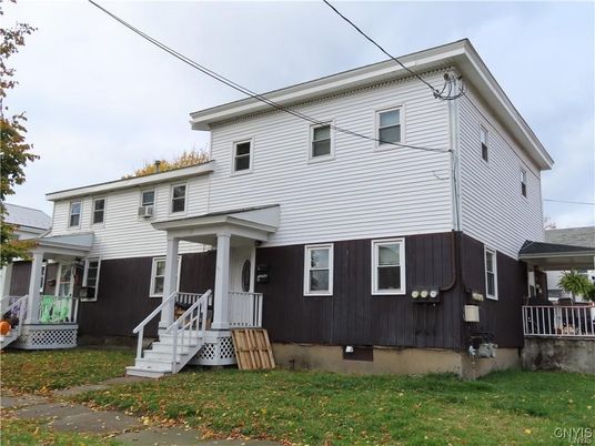 Exterior, Facade, American Foursquare