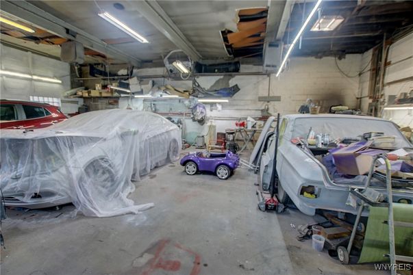 Garage, Interior