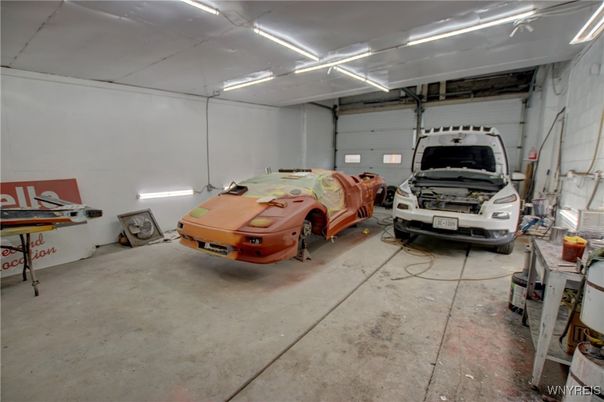 Garage, Interior