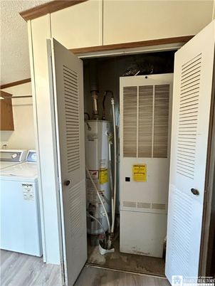 Interior, Utility Closets, Washer, Wood Texture Flooring