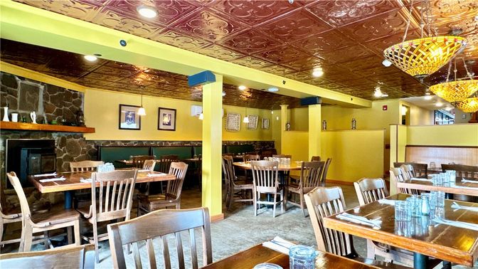 Dining room, Fireplace, Interior, Pendant Lights, Recessed Lighting