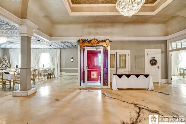 Chandelier, Dining room, Interior