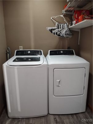 Interior, Utility Closets, Washer, Wood Texture Flooring