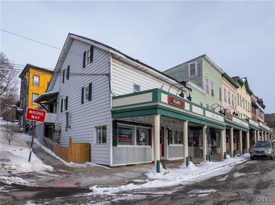Exterior, Facade, Queen Anne Victorian