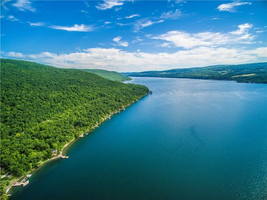 Exterior, Lake