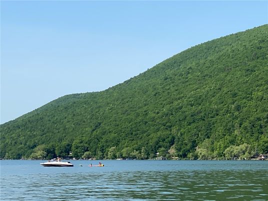Exterior, Lake