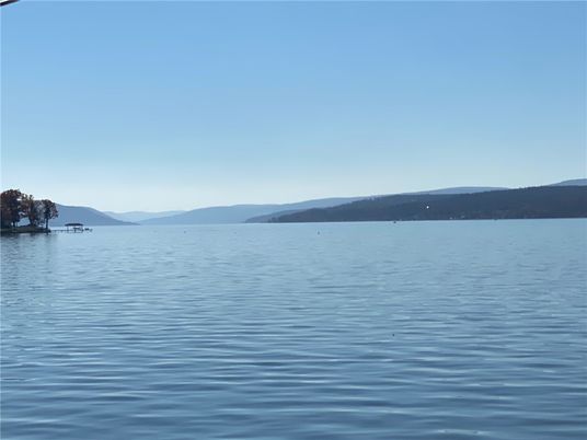 Exterior, Lake