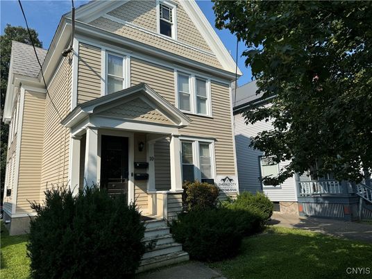 Exterior, Facade, Queen Anne Victorian