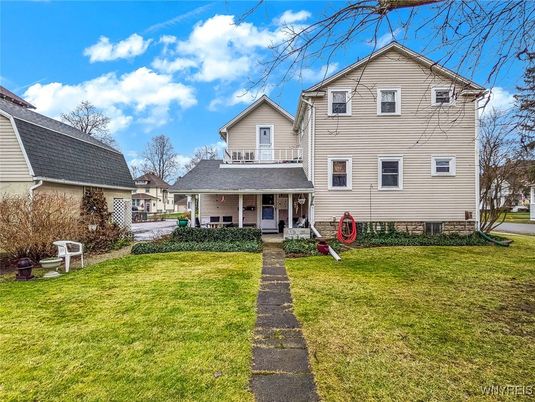Backyard, Exterior, Facade, Queen Anne Victorian