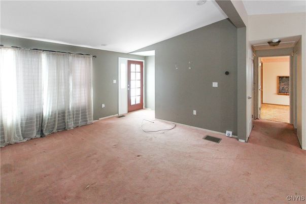 Empty room, Interior