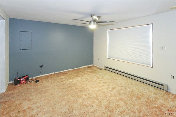 Empty room, Interior