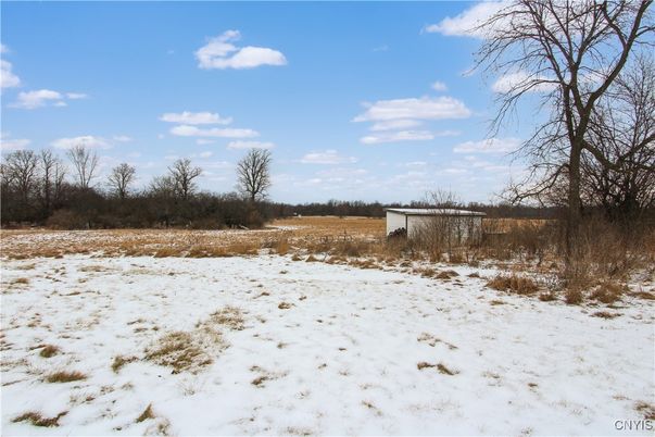 Exterior, Lake