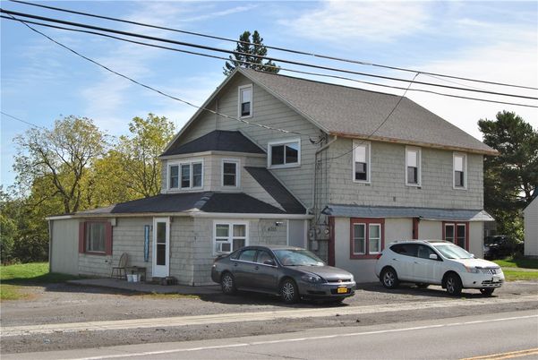Exterior, Facade, Queen Anne Victorian