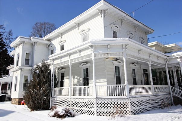 Exterior, Facade, Queen Anne Victorian