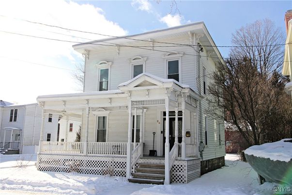 Exterior, Facade, American Foursquare