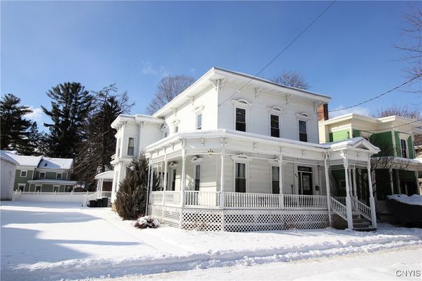 Exterior, Facade, Queen Anne Victorian