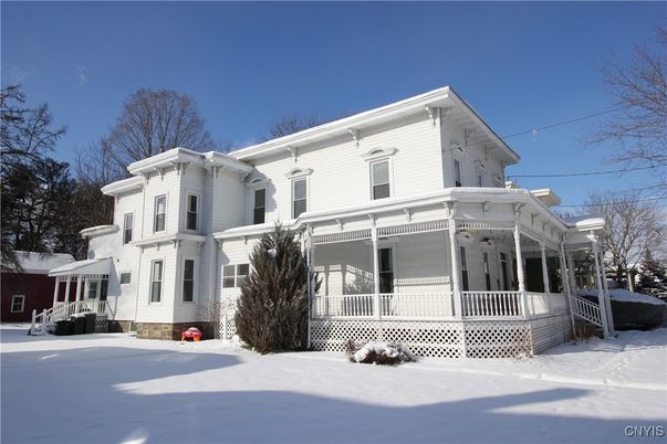 Exterior, Facade, Queen Anne Victorian
