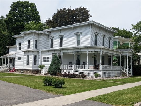 Exterior, Facade, Rowhouse