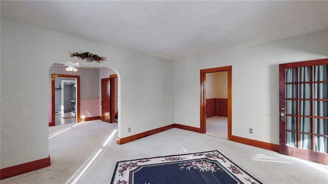 Empty room, Interior