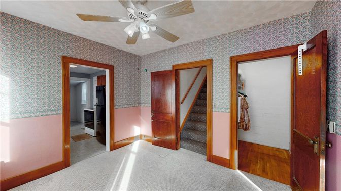 Empty room, Interior