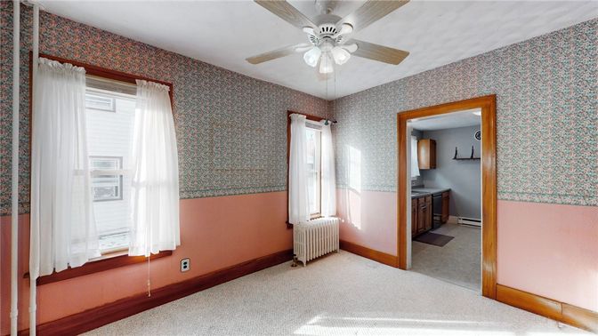 Empty room, Interior