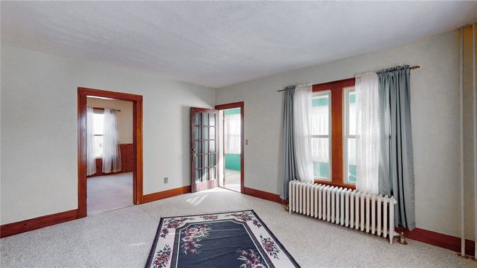 Empty room, Interior