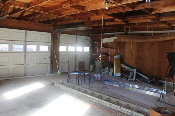 Garage, Interior, Wooden Beams