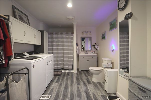 Interior, Recessed Lighting, Washer, Wood Texture Flooring