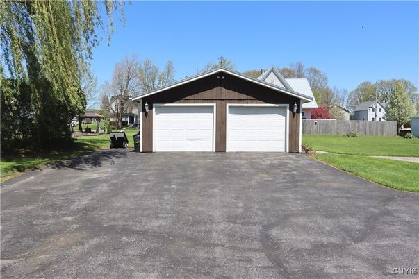 Detached Garage, Exterior