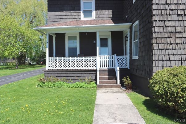 Exterior, Facade, American Foursquare