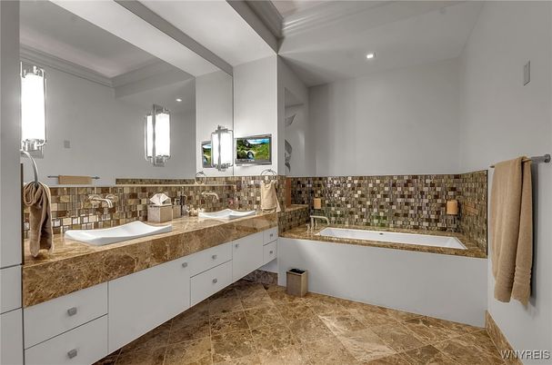 Bathroom, Dual Sink Vanities, Interior, Recessed Lighting