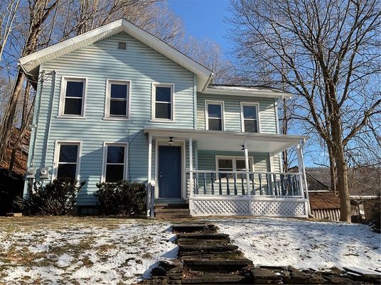 Exterior, Facade, Queen Anne Victorian