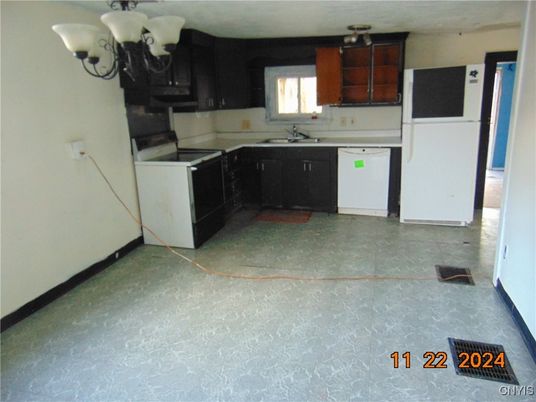 Chandelier, Interior, Kitchen