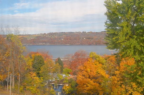 Exterior, Lake