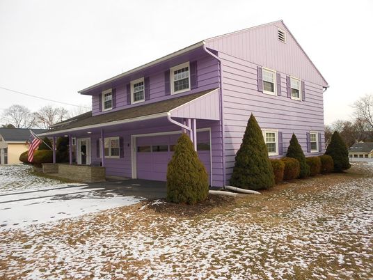 Attached, Exterior, Facade, Split Level