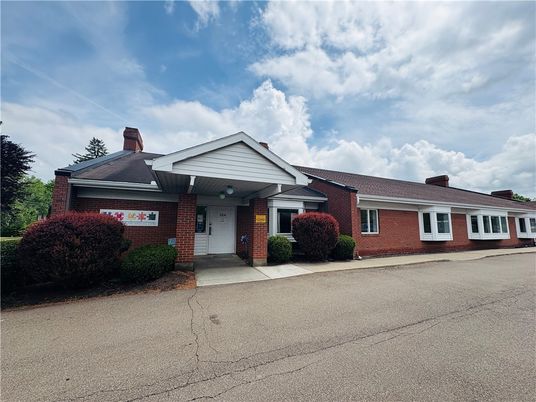 Exterior, Facade, Brick Facade, Ranch